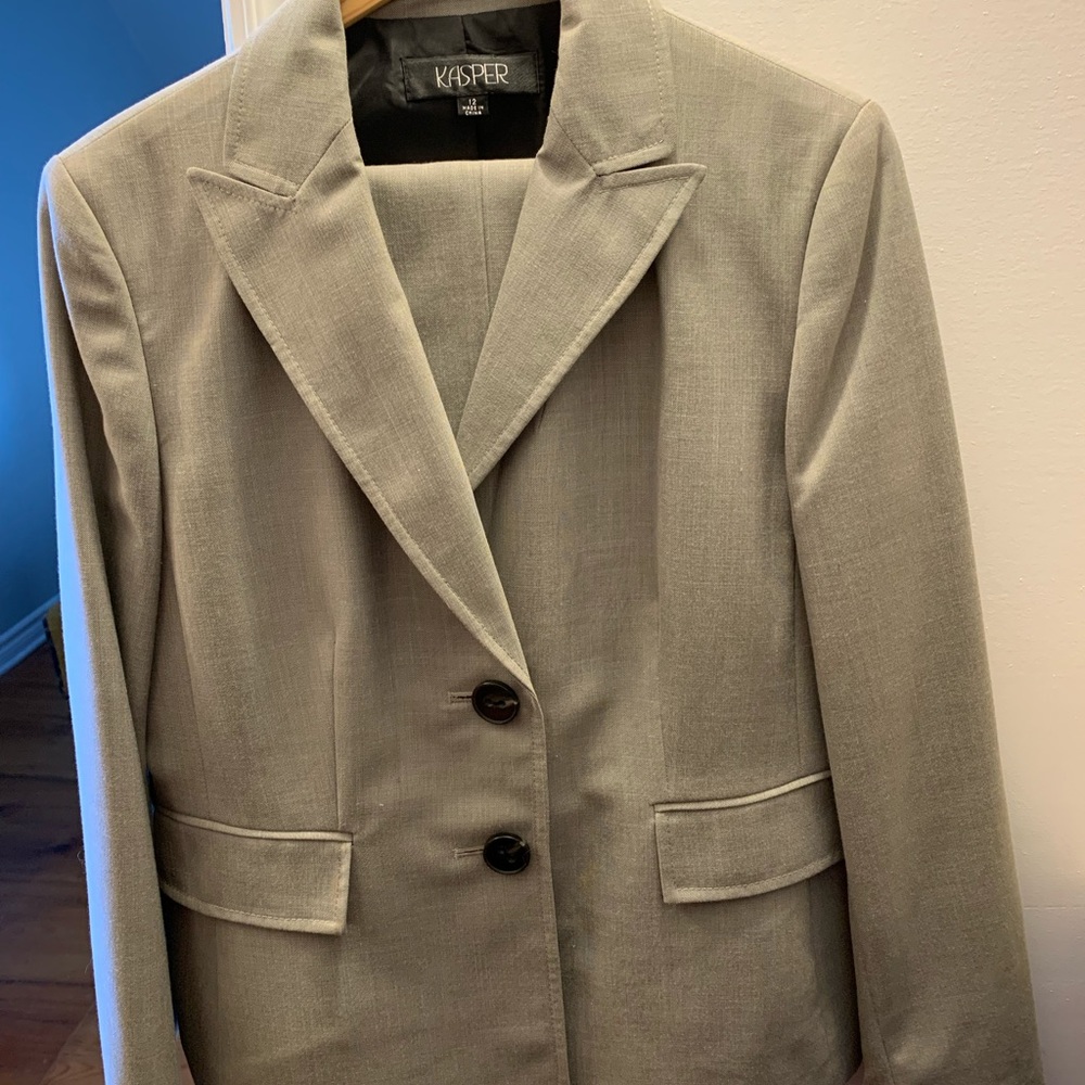 Women's pant suit EUC by Kasper
